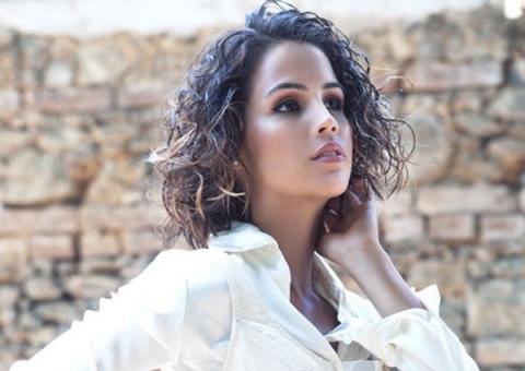 De namorado novo, Pérola Faria radicaliza no visual